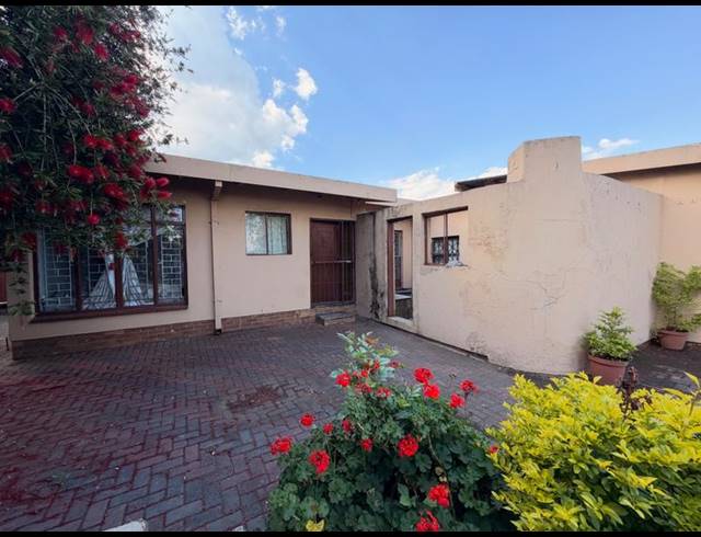17 BEDROOM HOUSE FOR SALE IN VANDERBIJLPARK SE 7